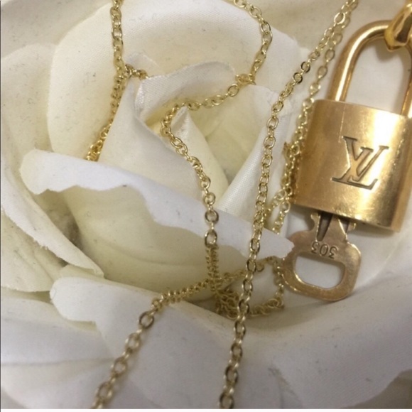 Louis Vuitton Jewelry - Louis Vuitton lock & key with gold necklace